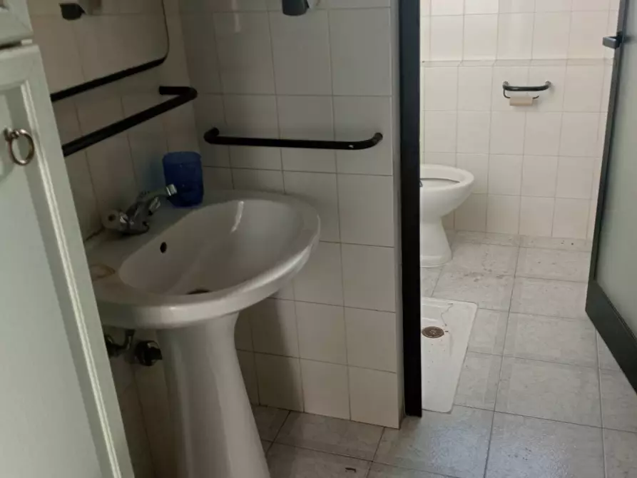 Immagine 6 di Locale commerciale in vendita  in via maestri del lavoro a Faenza