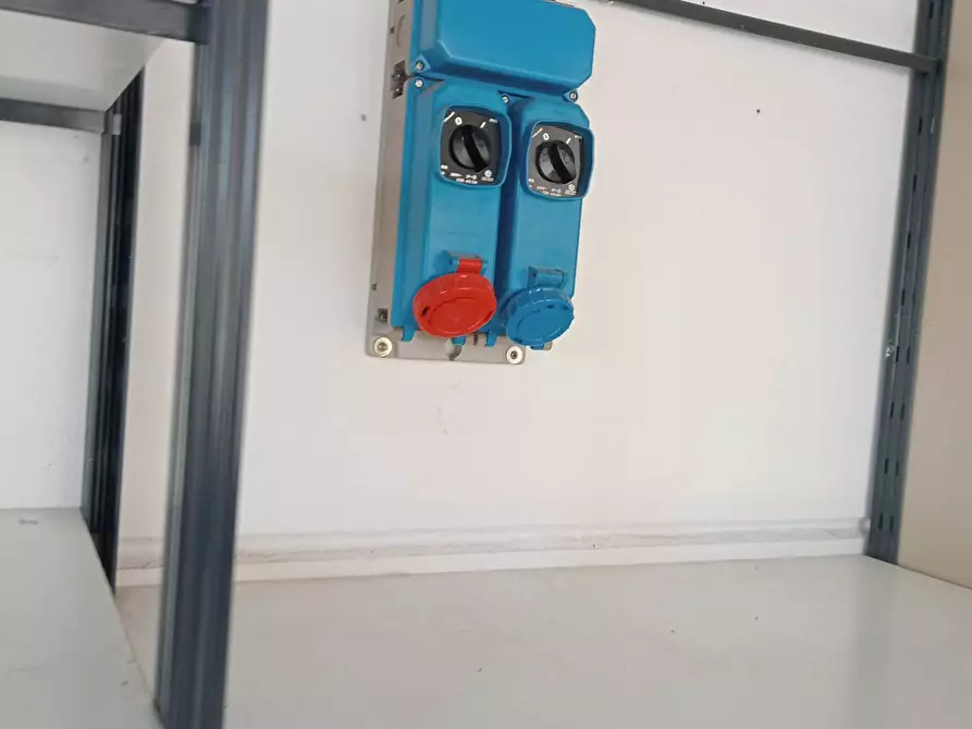 Immagine 8 di Locale commerciale in vendita  in via maestri del lavoro a Faenza