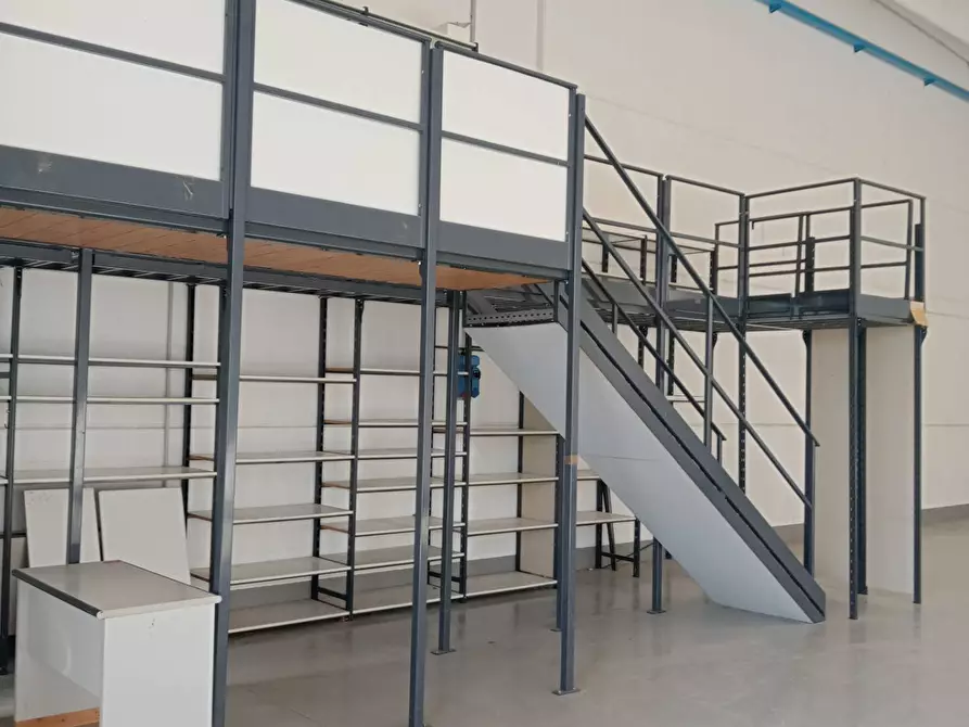 Immagine 12 di Locale commerciale in vendita  in via maestri del lavoro a Faenza