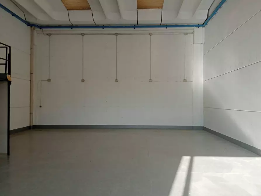 Immagine 13 di Locale commerciale in vendita  in via maestri del lavoro a Faenza