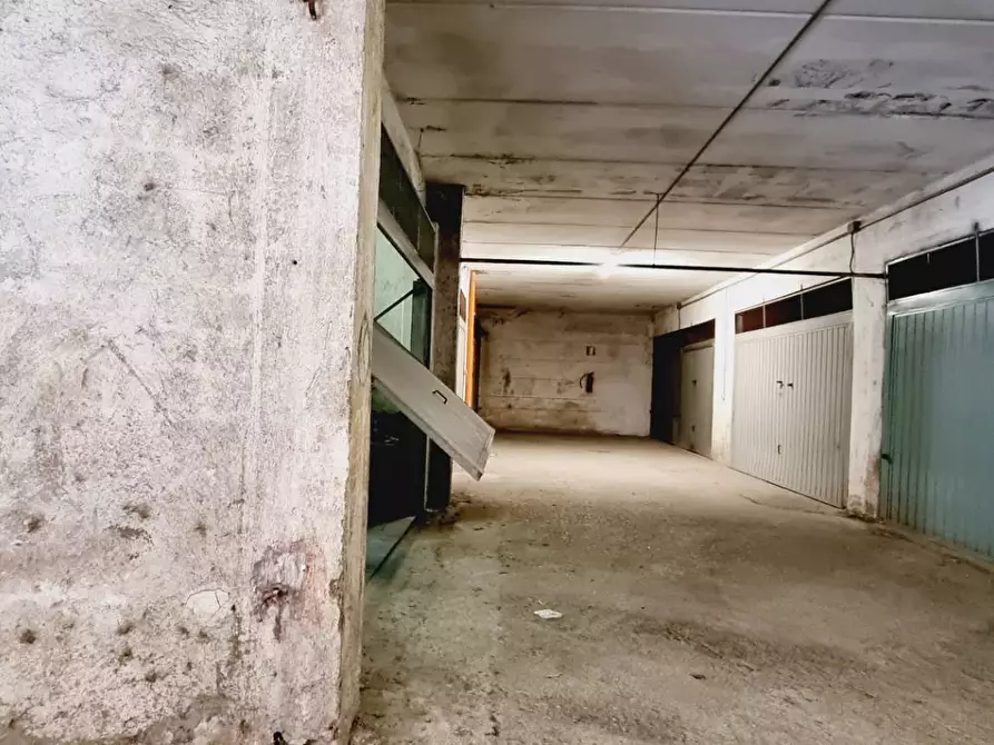 Immagine 4 di Box auto in vendita  in Via Dante Alighieri a Pomezia