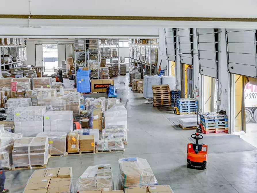 Immagine 3 di Capannone industriale in affitto  in Via Dei Peri a Pomezia