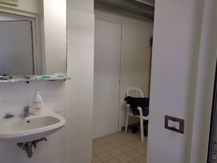 Immagine 10 di Attività commerciale in vendita  a Ardea