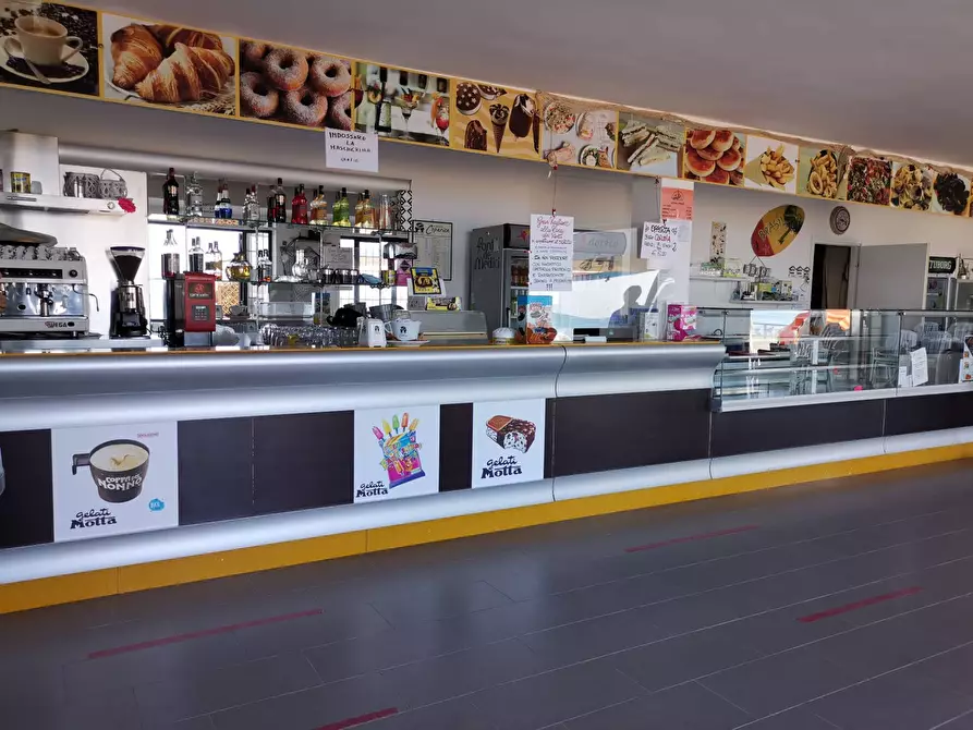 Immagine 15 di Attività commerciale in vendita  a Ardea