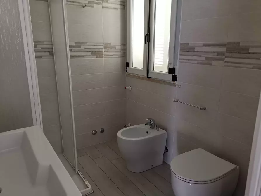 Immagine 21 di Attività commerciale in vendita  a Ardea