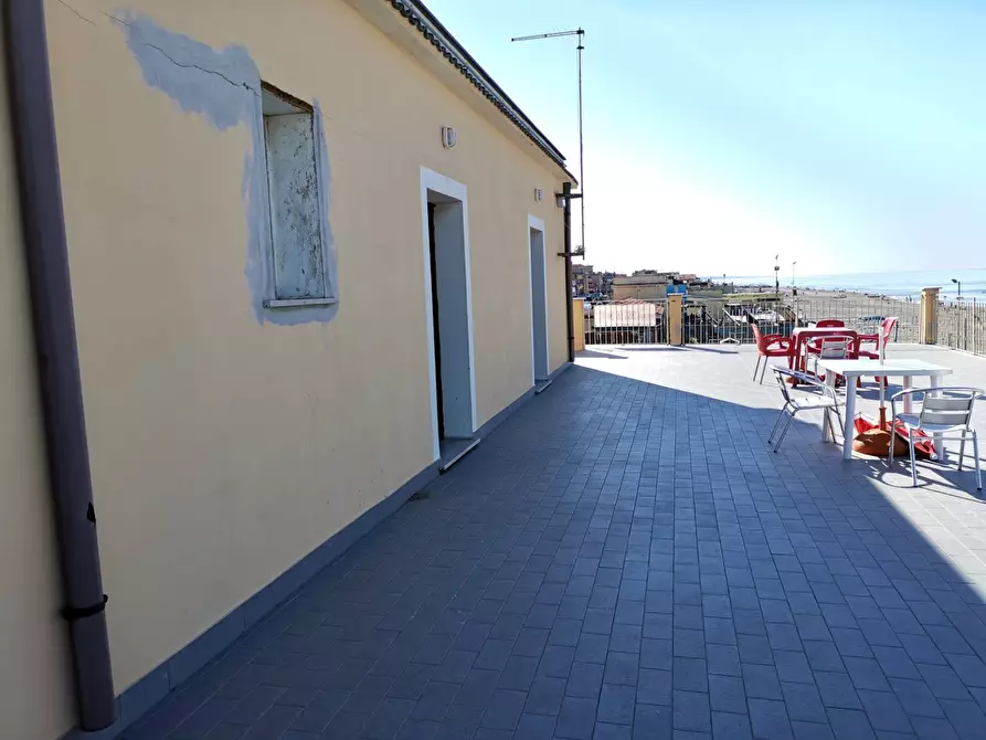 Immagine 16 di Attività commerciale in vendita  a Ardea