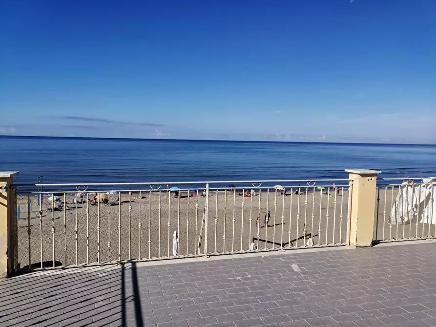 Immagine 29 di Attività commerciale in vendita  a Ardea