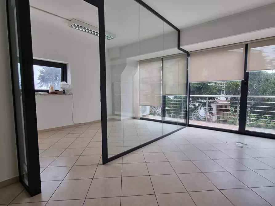 Immagine 5 di Ufficio in affitto  in Via dei Castelli Romani a Pomezia