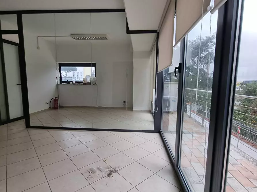 Immagine 2 di Ufficio in affitto  in Via dei Castelli Romani a Pomezia