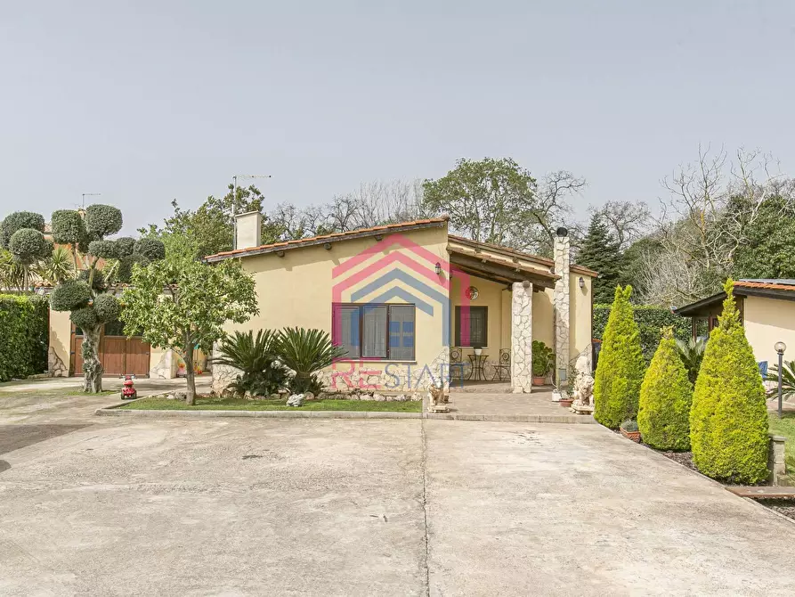 Immagine 1 di Villa in vendita  in via dei fiordalisi a Pomezia