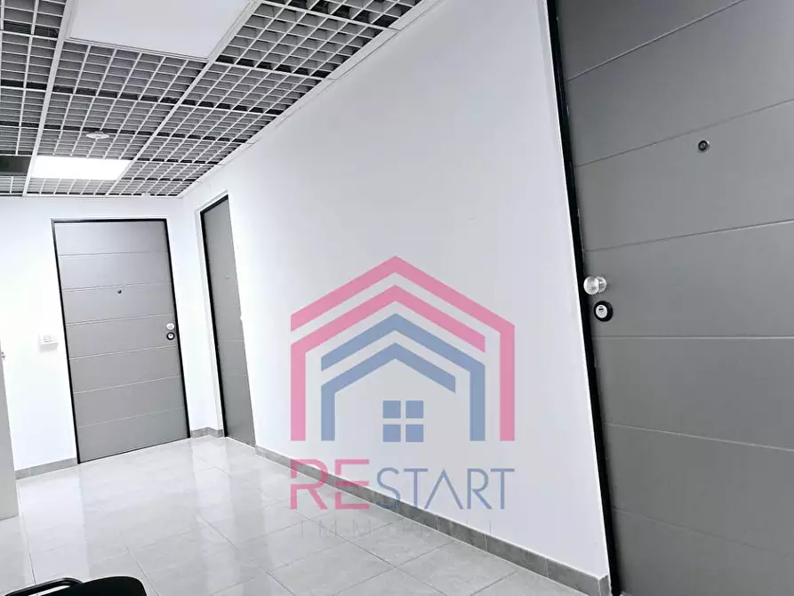 Immagine 15 di Ufficio in affitto  in Via del Mare a Pomezia