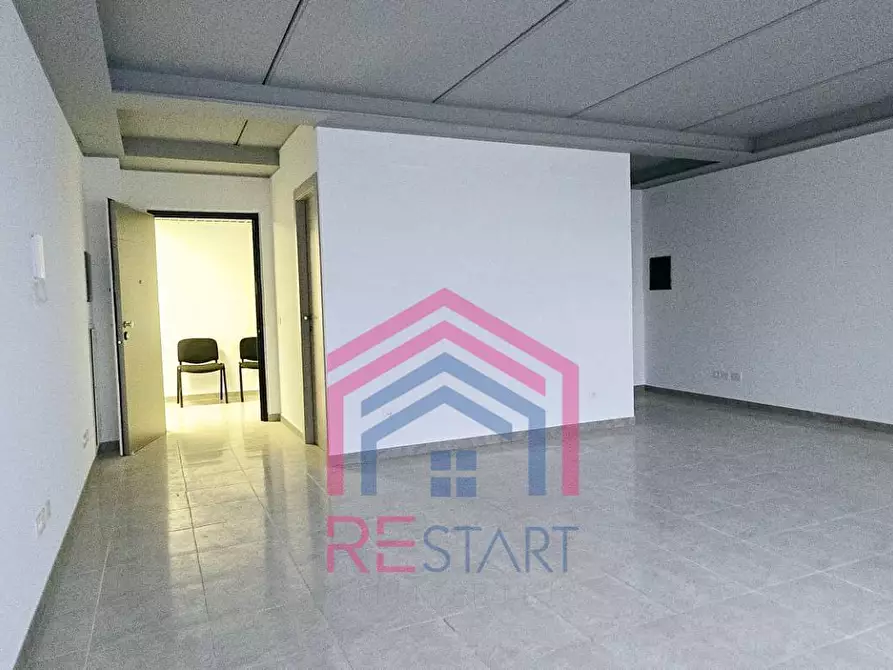 Immagine 21 di Ufficio in affitto  in Via del Mare a Pomezia