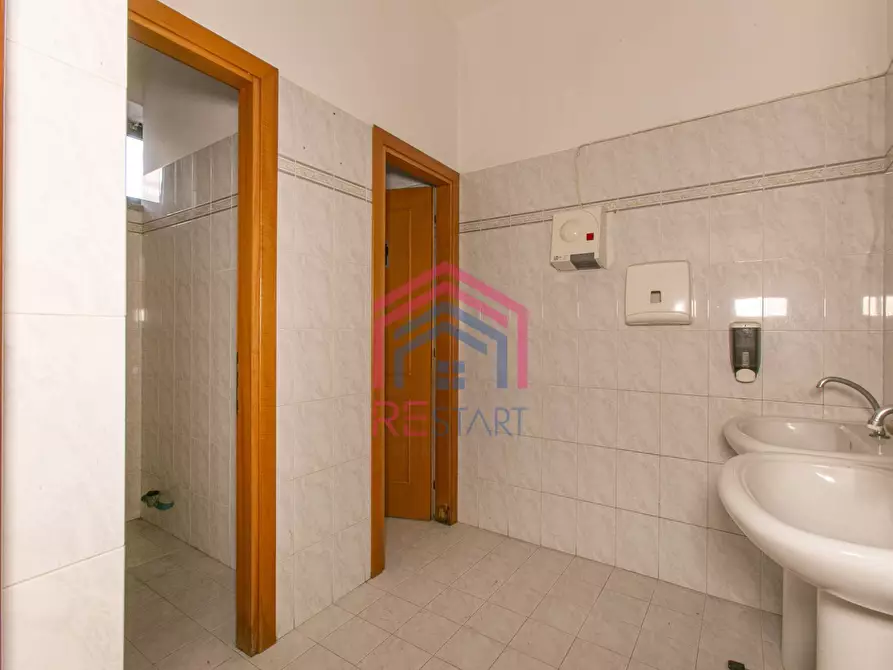 Immagine 21 di Locale commerciale in affitto  in via Naro a Pomezia