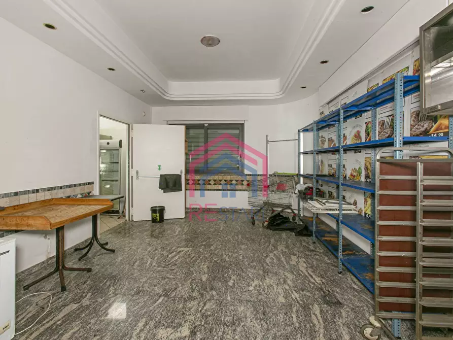 Immagine 22 di Locale commerciale in affitto  in via Naro a Pomezia