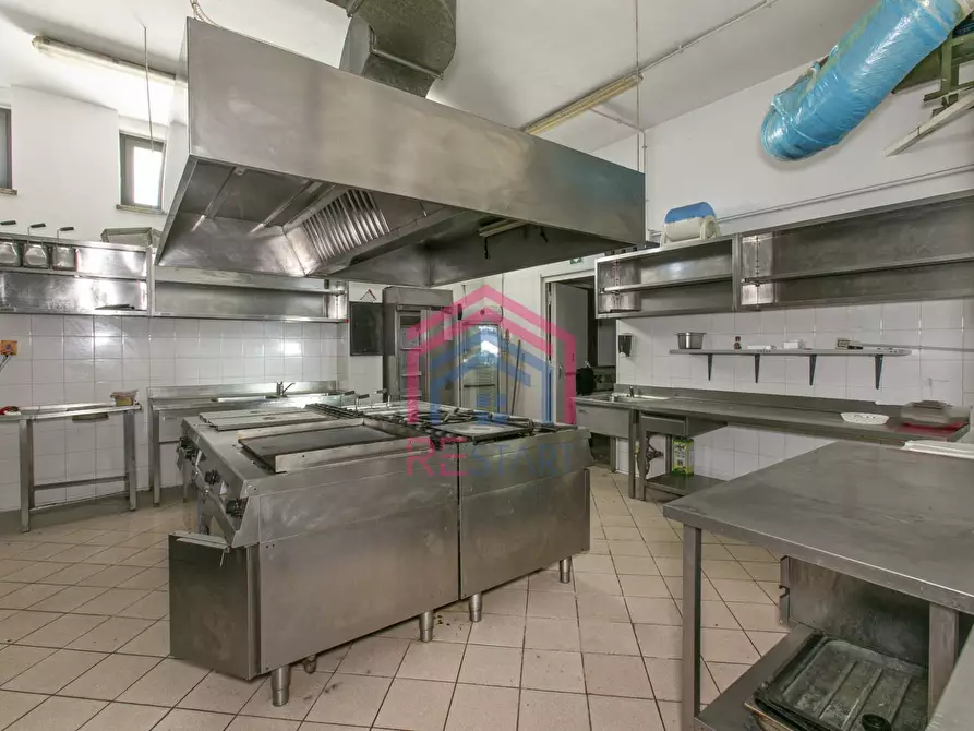 Immagine 26 di Locale commerciale in affitto  in via Naro a Pomezia