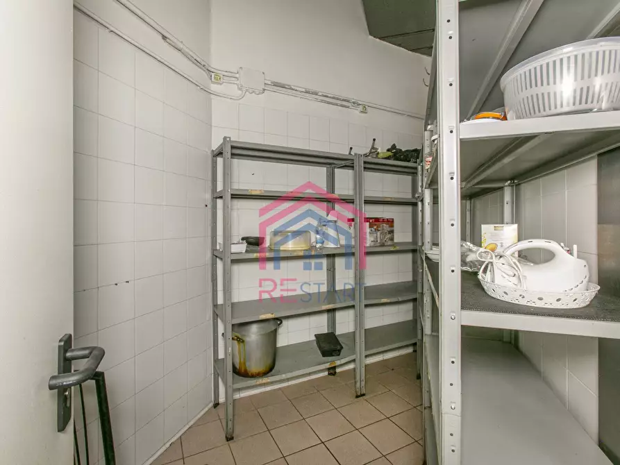 Immagine 27 di Locale commerciale in affitto  in via Naro a Pomezia