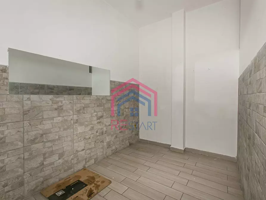 Immagine 21 di Locale commerciale in affitto  in Via Dante Alighieri a Pomezia