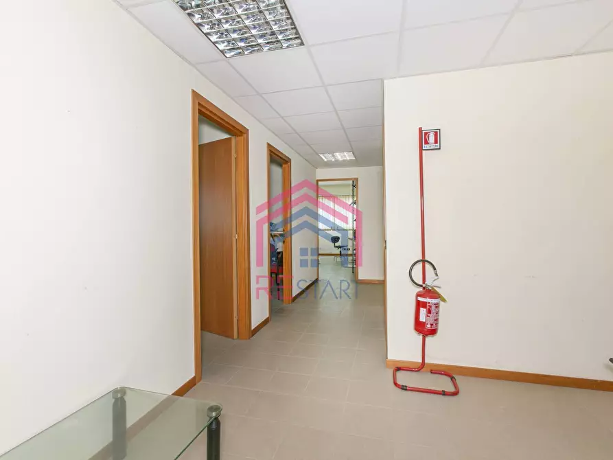 Immagine 6 di Ufficio in vendita  in Via Orvieto a Pomezia