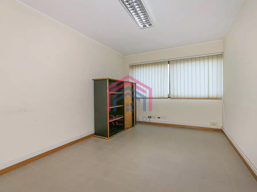 Immagine 7 di Ufficio in vendita  in Via Orvieto a Pomezia