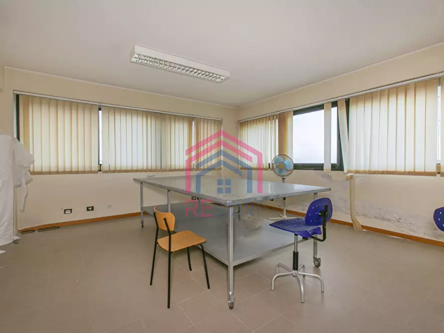 Immagine 8 di Ufficio in vendita  in Via Orvieto a Pomezia