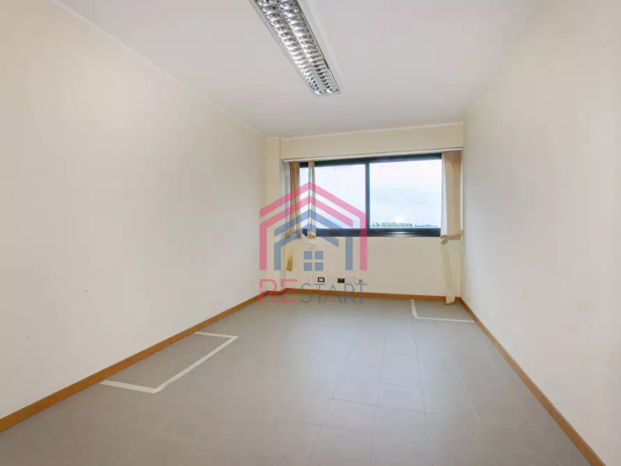 Immagine 11 di Ufficio in vendita  in Via Orvieto a Pomezia