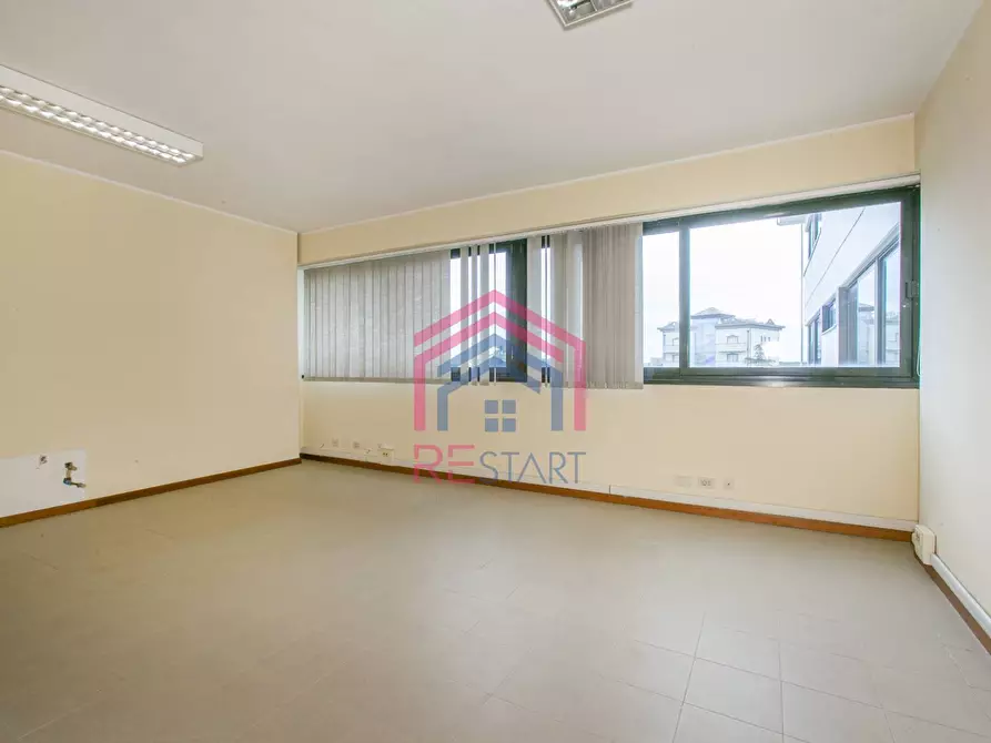 Immagine 12 di Ufficio in vendita  in Via Orvieto a Pomezia
