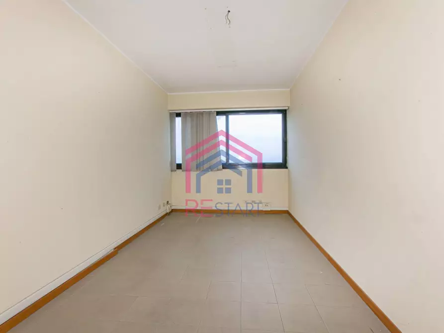 Immagine 15 di Ufficio in vendita  in Via Orvieto a Pomezia