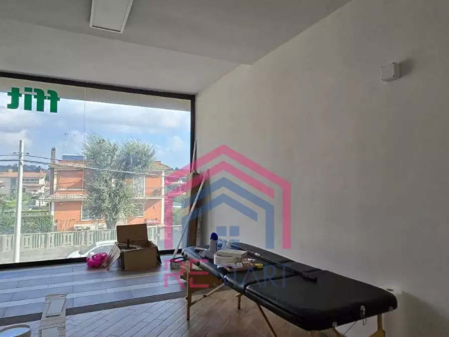 Immagine 6 di Locale commerciale in vendita  in Via Rocco De Zerbi a Roma