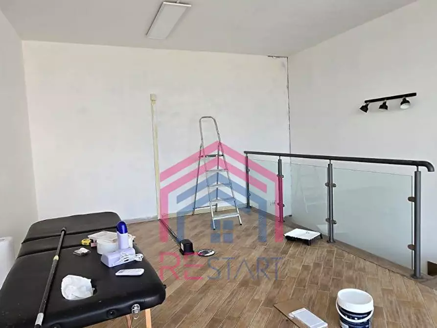 Immagine 7 di Locale commerciale in vendita  in Via Rocco De Zerbi a Roma