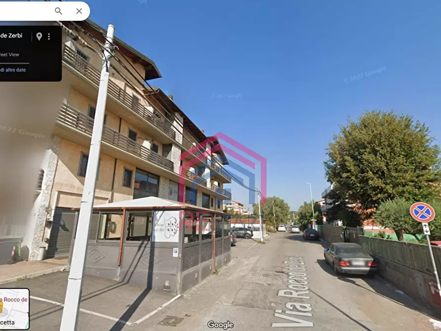 Immagine 3 di Locale commerciale in vendita  in Via Rocco De Zerbi a Roma
