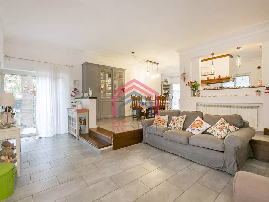 Immagine 3 di Casa bifamiliare in vendita  in via tito livio a Pomezia