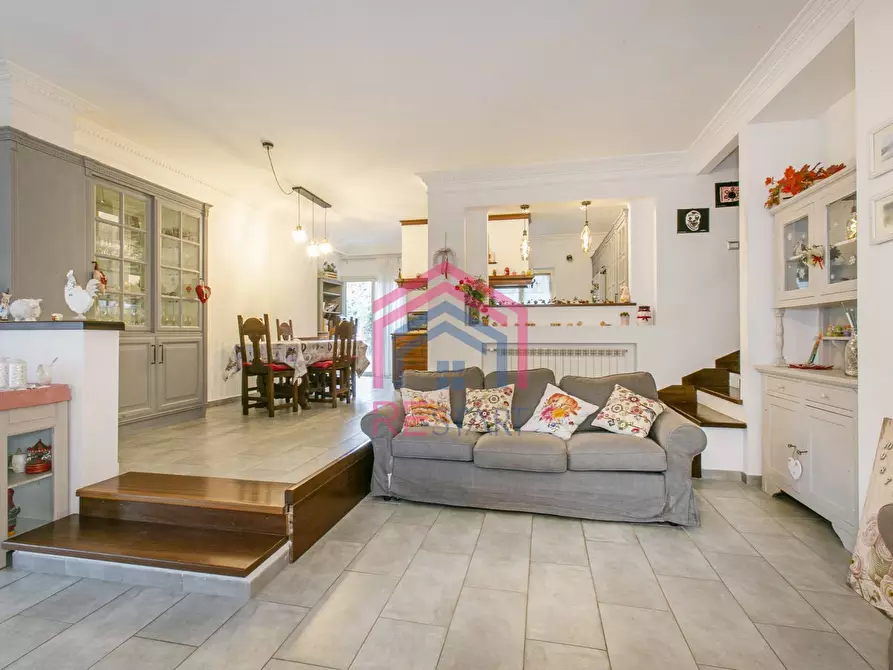 Immagine 5 di Casa bifamiliare in vendita  in via tito livio a Pomezia