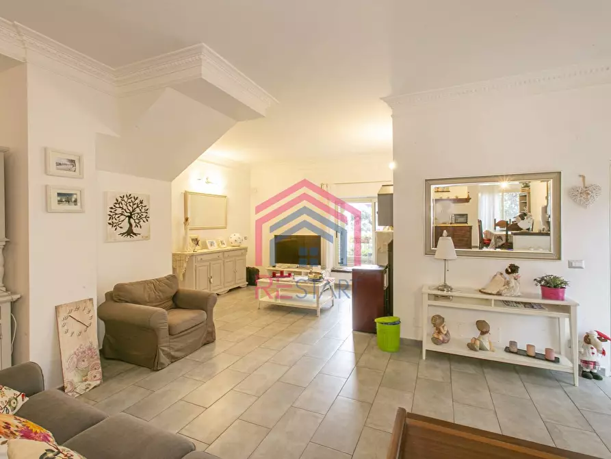 Immagine 4 di Casa bifamiliare in vendita  in via tito livio a Pomezia