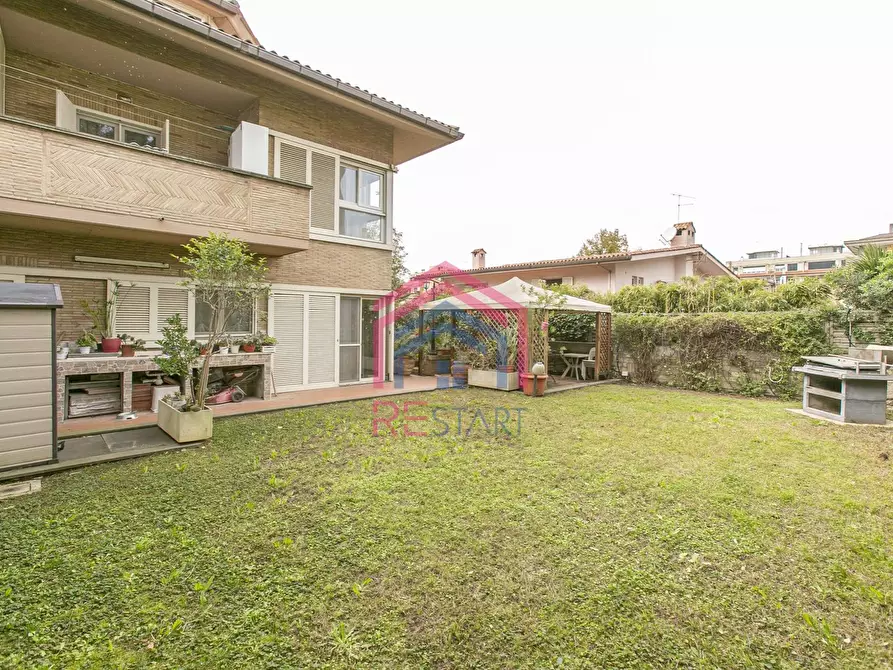 Immagine 2 di Casa bifamiliare in vendita  in via tito livio a Pomezia