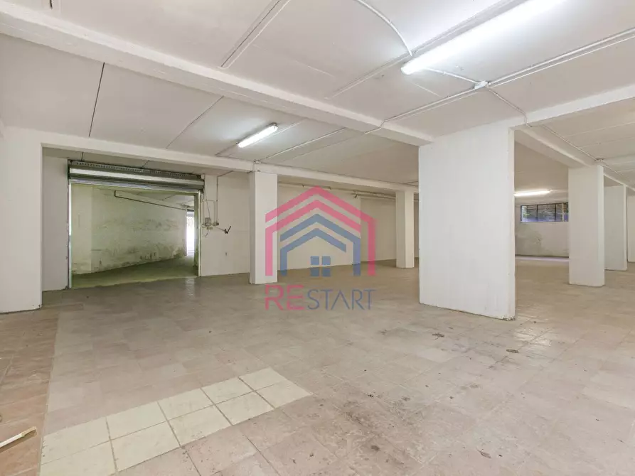 Immagine 5 di Magazzino in vendita  in Via Catilina a Pomezia