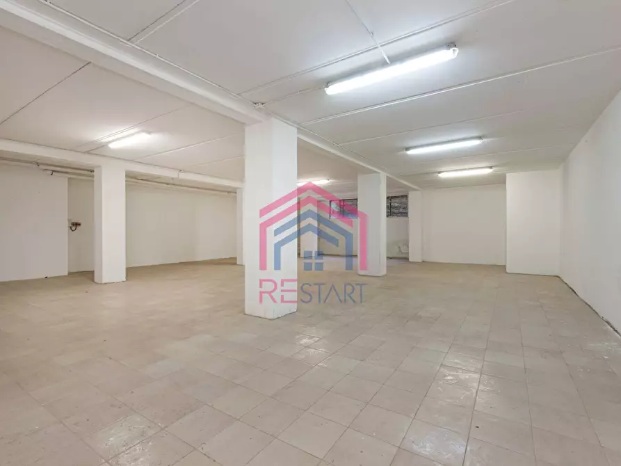 Immagine 8 di Magazzino in vendita  in Via Catilina a Pomezia