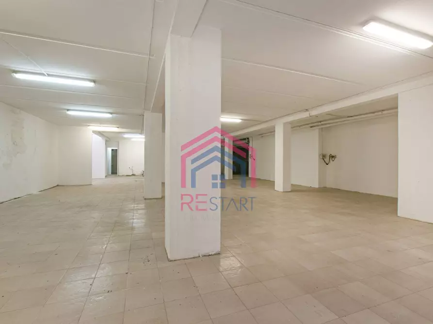 Immagine 9 di Magazzino in vendita  in Via Catilina a Pomezia