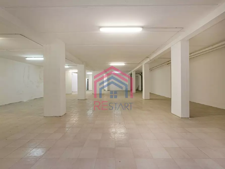 Immagine 10 di Magazzino in vendita  in Via Catilina a Pomezia