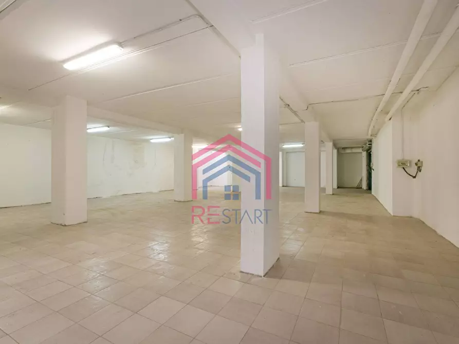 Immagine 11 di Magazzino in vendita  in Via Catilina a Pomezia