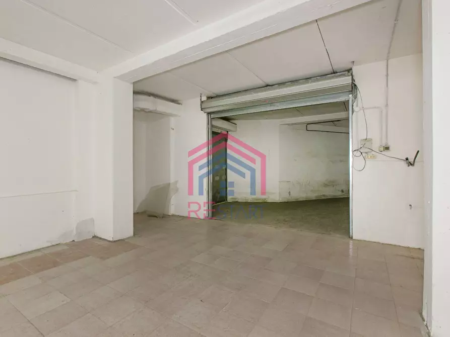 Immagine 4 di Magazzino in vendita  in Via Catilina a Pomezia