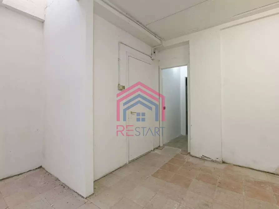 Immagine 13 di Magazzino in vendita  in Via Catilina a Pomezia