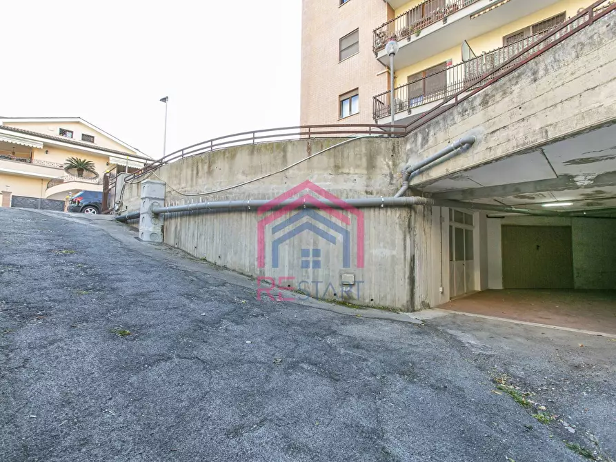 Immagine 2 di Magazzino in vendita  in Via Catilina a Pomezia