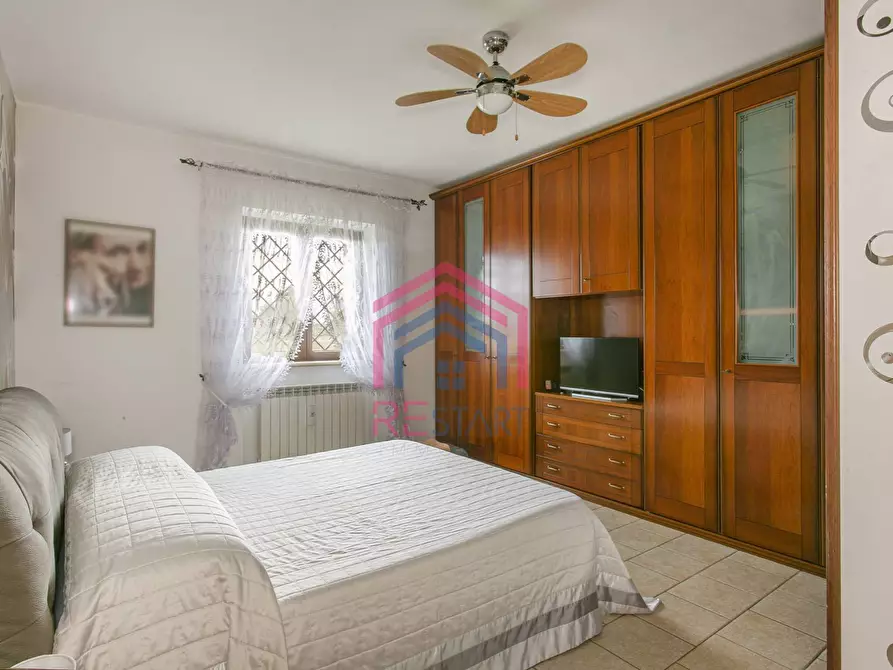 Immagine 18 di Villa in vendita  in via stromboli a Aprilia