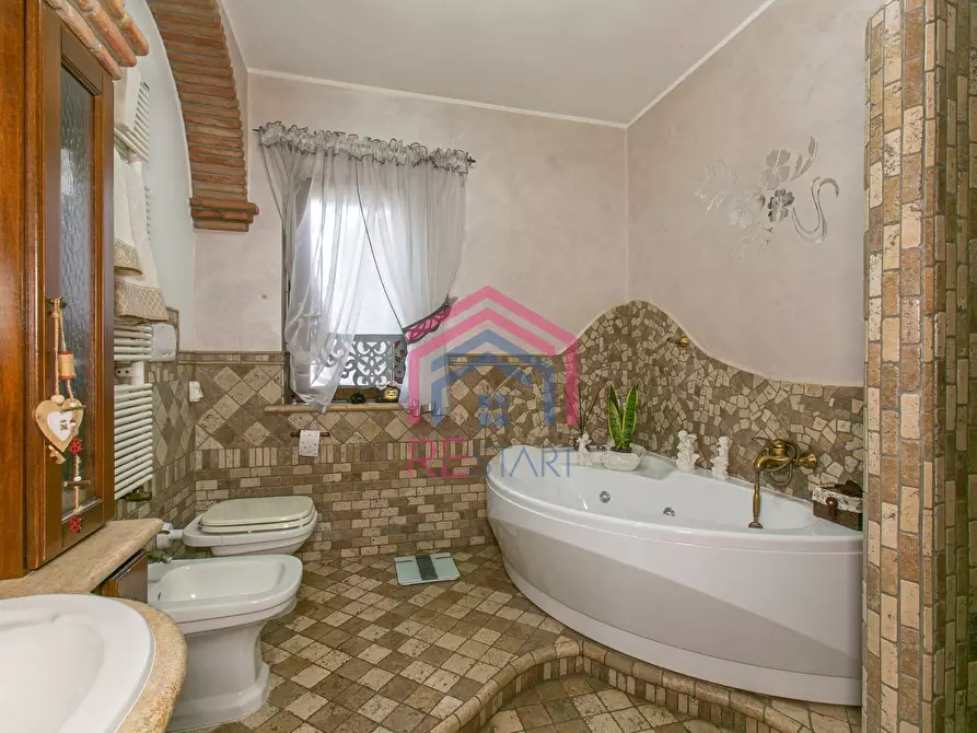 Immagine 27 di Villa in vendita  in via stromboli a Aprilia