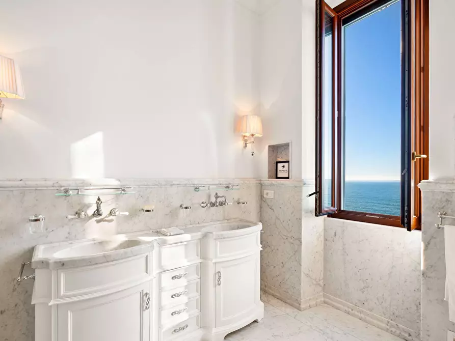 Immagine 13 di Villa in vendita  in Via Aurelia a Zoagli