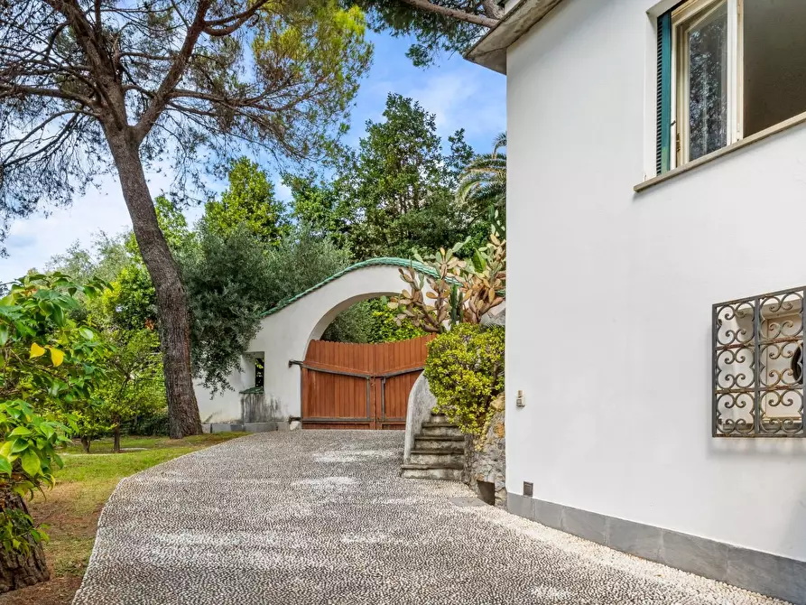 Immagine 3 di Villa in vendita  in Via Privata Gaiassa a Recco