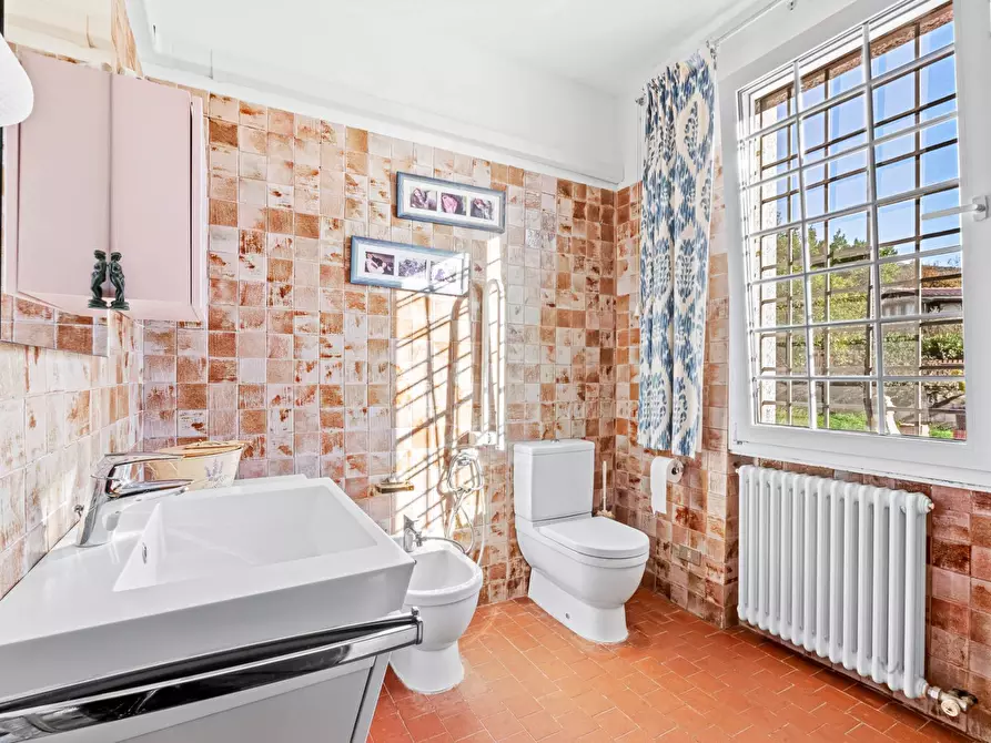 Immagine 21 di Villa in vendita  in Colombiera a Castelnuovo Magra