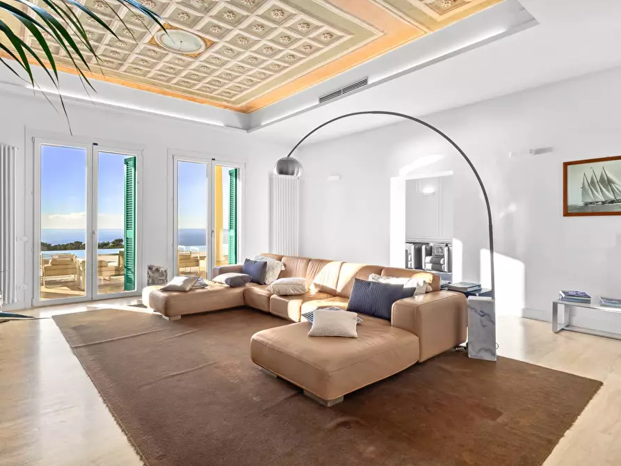 Immagine 1 di Villa in vendita  in Via Antica Torre a Cipressa