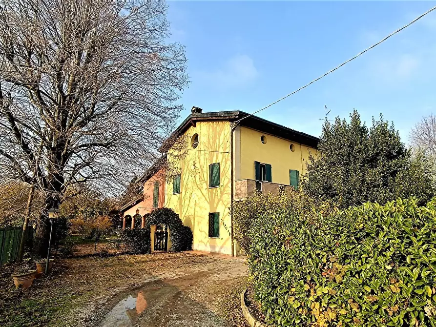 Immagine 1 di Villa in vendita  in alessandro volta a Reggio Nell'emilia