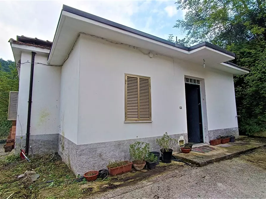 Immagine 1 di Casa indipendente in vendita  in contrada lecinete a Manoppello